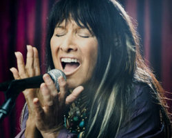 Buffy Sainte-Marie speaks out about regalia at shows and music festivals