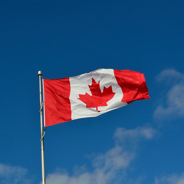Small canadian flag 1229484 1280